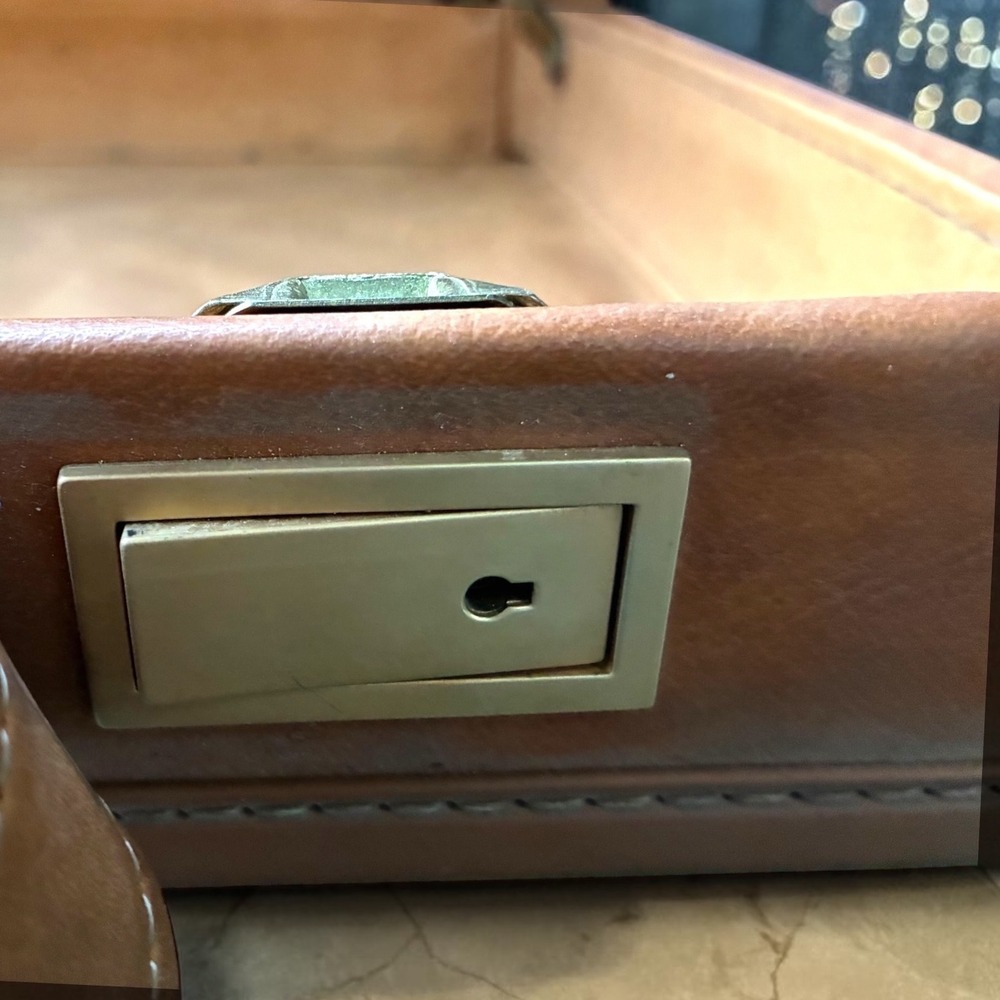 Vintage Hartmann Belting Leather Attache Briefcase Tan USA 18x13x5 - Picture 9 of 13